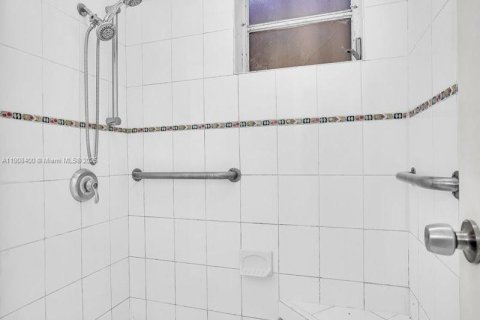 Купить кондоминиум в Майами, Флорида 2 спальни, 94.3м2, № 2013449 - фото 14