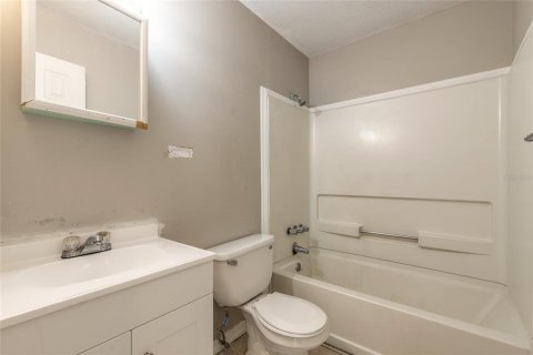 Townhouse in Daytona Beach, Florida 3 bedrooms, 102.75 sq.m. № 2210390 - photo 13