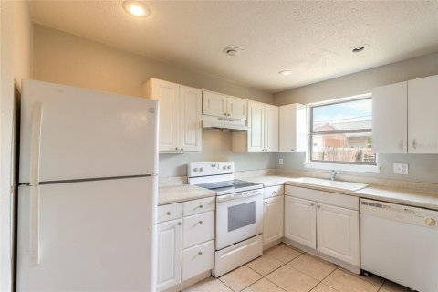 Townhouse in Daytona Beach, Florida 3 bedrooms, 102.75 sq.m. № 2210390 - photo 9