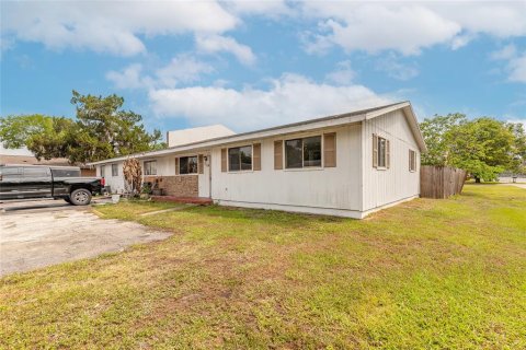 Townhouse in Daytona Beach, Florida 3 bedrooms, 102.75 sq.m. № 2210390 - photo 2