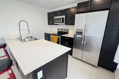Adosado en venta en Homestead, Florida, 4 dormitorios, 133.22 m2 № 1923199 - foto 3