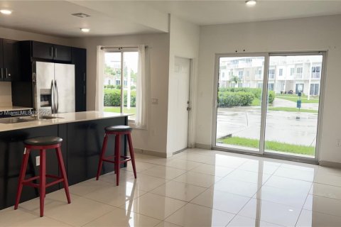 Adosado en venta en Homestead, Florida, 4 dormitorios, 133.22 m2 № 1923199 - foto 1