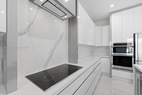 Купить виллу или дом в Майами, Флорида 5 спален, 362.32м2, № 1770454 - фото 20