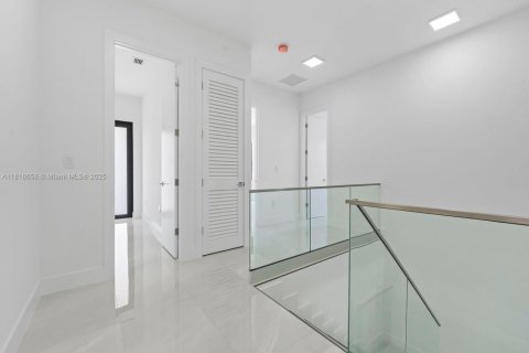 Купить виллу или дом в Майами, Флорида 5 спален, 362.32м2, № 1770454 - фото 29
