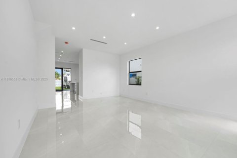 Купить виллу или дом в Майами, Флорида 5 спален, 362.32м2, № 1770454 - фото 8