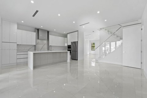 Купить виллу или дом в Майами, Флорида 5 спален, 362.32м2, № 1770454 - фото 15