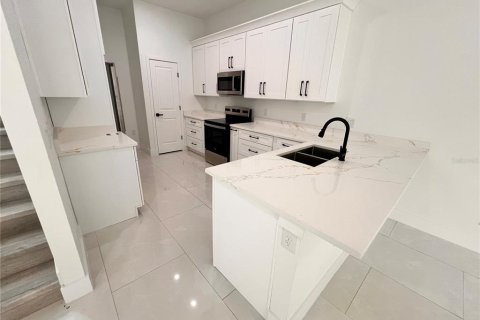 Casa en alquiler en Orlando, Florida, 4 dormitorios, 174.84 m2 № 1902729 - foto 6