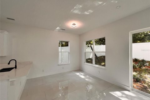 Casa en alquiler en Orlando, Florida, 4 dormitorios, 174.84 m2 № 1902729 - foto 10