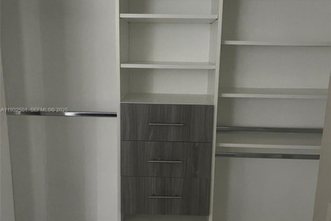 Appartement à louer à Miami, Floride: 1 chambre, 63.17 m2 № 1990880 - photo 2