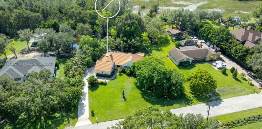 House in Southwest Ranches, Florida 3 bedrooms, 243.03 sq.m. № 1834020