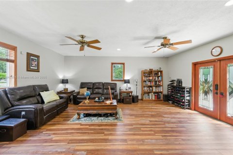 House in Southwest Ranches, Florida 3 bedrooms, 243.03 sq.m. № 1834020 - photo 7
