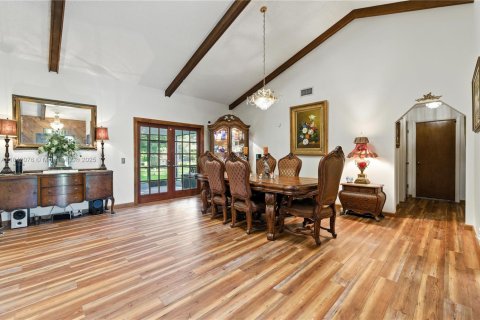 House in Southwest Ranches, Florida 3 bedrooms, 243.03 sq.m. № 1834020 - photo 19
