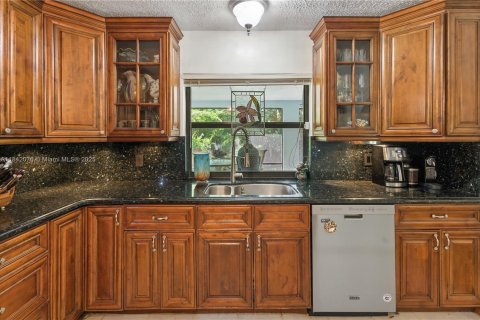 House in Southwest Ranches, Florida 3 bedrooms, 243.03 sq.m. № 1834020 - photo 20