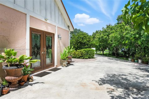 House in Southwest Ranches, Florida 3 bedrooms, 243.03 sq.m. № 1834020 - photo 8