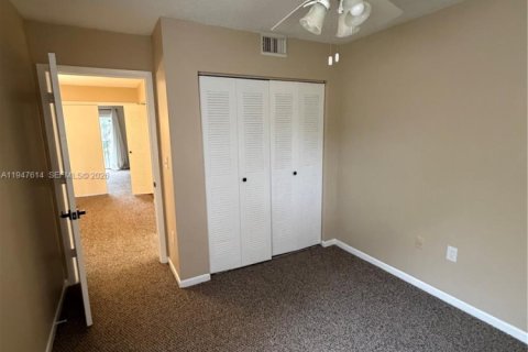 Снять в аренду таунхаус в Пемброк-Пайнс, Флорида 2 спальни, 113.9м2, № 2003791 - фото 9