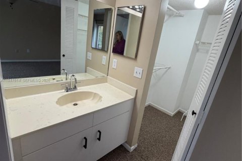 Снять в аренду таунхаус в Пемброк-Пайнс, Флорида 2 спальни, 113.9м2, № 2003791 - фото 15