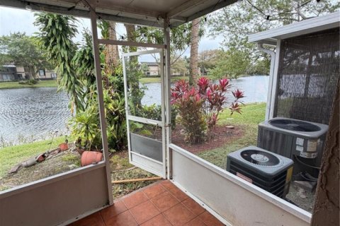 Снять в аренду таунхаус в Пемброк-Пайнс, Флорида 2 спальни, 113.9м2, № 2003791 - фото 20