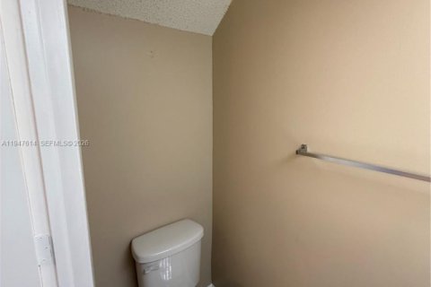 Снять в аренду таунхаус в Пемброк-Пайнс, Флорида 2 спальни, 113.9м2, № 2003791 - фото 18