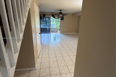 Снять в аренду таунхаус в Пемброк-Пайнс, Флорида 2 спальни, 113.9м2, № 2003791 - фото 7