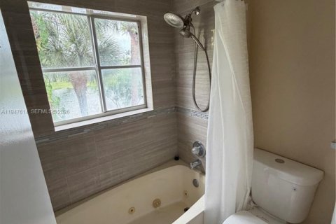 Снять в аренду таунхаус в Пемброк-Пайнс, Флорида 2 спальни, 113.9м2, № 2003791 - фото 16