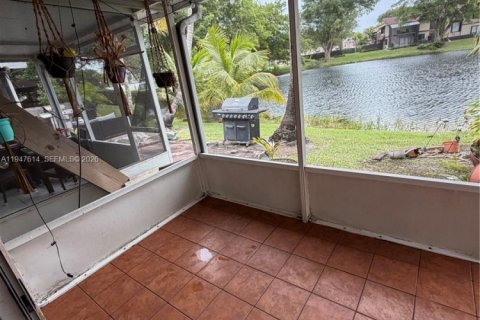 Снять в аренду таунхаус в Пемброк-Пайнс, Флорида 2 спальни, 113.9м2, № 2003791 - фото 22