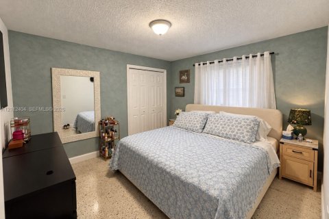 House in Miami, Florida 3 bedrooms, 189.52 sq.m. № 2432910 - photo 17