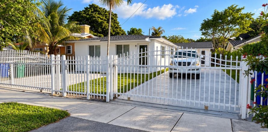 House in Miami, Florida 3 bedrooms, 189.52 sq.m. № 2432910