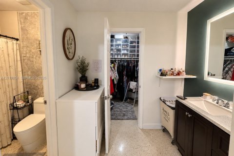 House in Miami, Florida 3 bedrooms, 189.52 sq.m. № 2432910 - photo 12