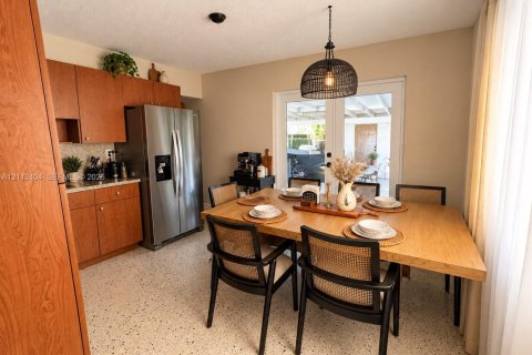 House in Miami, Florida 3 bedrooms, 189.52 sq.m. № 2432910 - photo 7