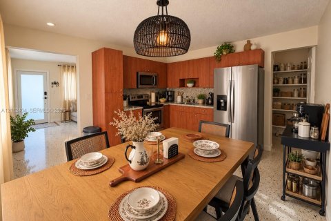 House in Miami, Florida 3 bedrooms, 189.52 sq.m. № 2432910 - photo 6