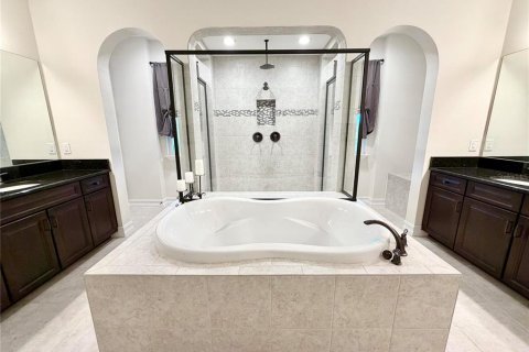 Casa en venta en Wesley Chapel, Florida, 5 dormitorios, 378.02 m2 № 2152362 - foto 25