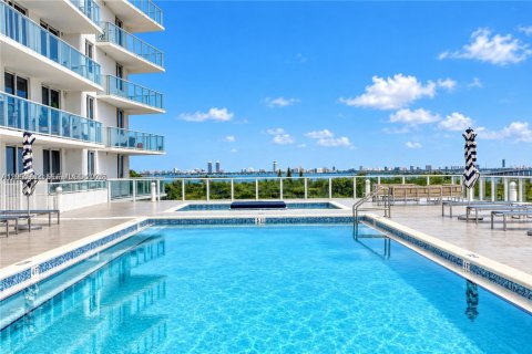 Condo in Miami, Florida, 1 bedroom  № 2383245 - photo 10
