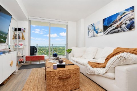 Condo in Miami, Florida, 1 bedroom  № 2383245 - photo 6