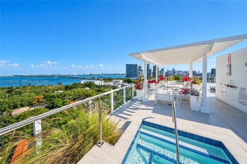 Condo in Miami, Florida, 1 bedroom  № 2383245 - photo 8