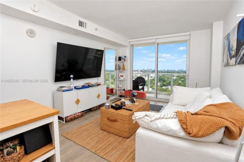 Condo in Miami, Florida, 1 bedroom  № 2383245 - photo 3