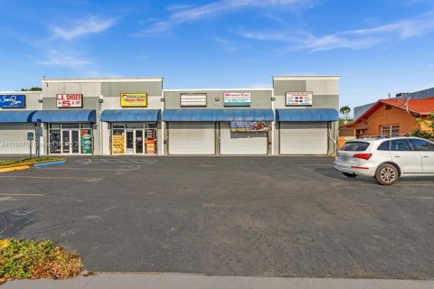 Купить коммерческую недвижимость в Майами, Флорида № 2020848 - фото 5