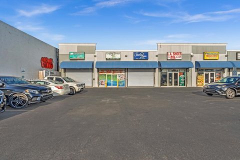 Купить коммерческую недвижимость в Майами, Флорида № 2020848 - фото 2