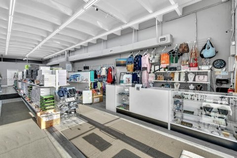 Купить коммерческую недвижимость в Майами, Флорида № 2020848 - фото 10