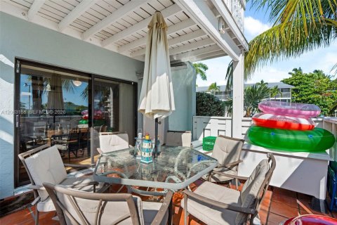 Townhouse in Key Largo, Florida 2 bedrooms, 91.97 sq.m. № 2265493 - photo 4