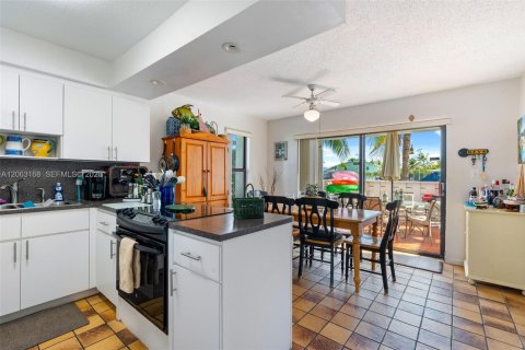 Townhouse in Key Largo, Florida 2 bedrooms, 91.97 sq.m. № 2265493 - photo 9