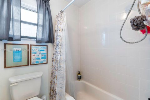 Townhouse in Key Largo, Florida 2 bedrooms, 91.97 sq.m. № 2265493 - photo 23