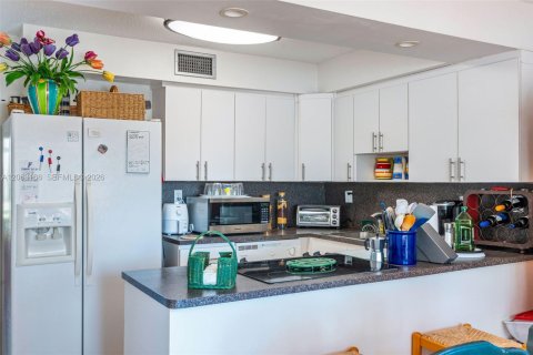 Townhouse in Key Largo, Florida 2 bedrooms, 91.97 sq.m. № 2265493 - photo 7