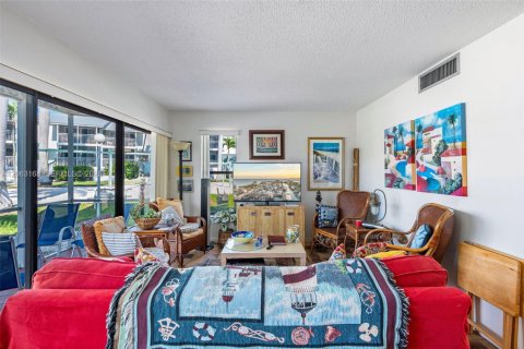 Townhouse in Key Largo, Florida 2 bedrooms, 91.97 sq.m. № 2265493 - photo 14
