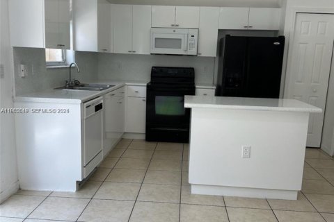 Touwnhouse à louer à Homestead, Floride: 3 chambres, 140.19 m2 № 2027351 - photo 5