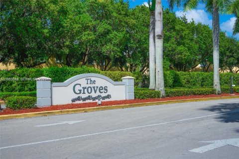 Touwnhouse à louer à Homestead, Floride: 3 chambres, 140.19 m2 № 2027351 - photo 2