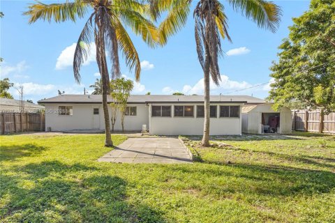 Villa ou maison à vendre à Boynton Beach, Floride: 5 chambres, 164.99 m2 № 2421565 - photo 4