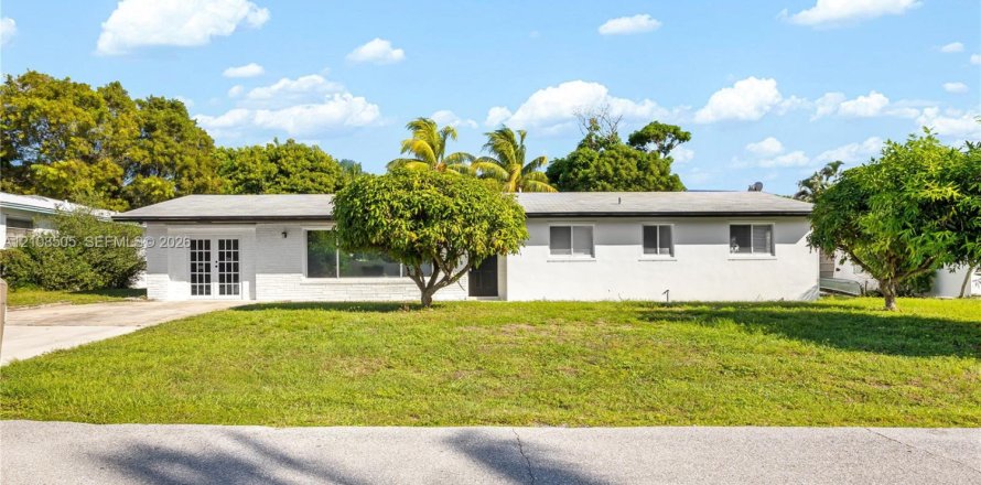 Villa ou maison à Boynton Beach, Floride 5 chambres, 164.99 m2 № 2421565