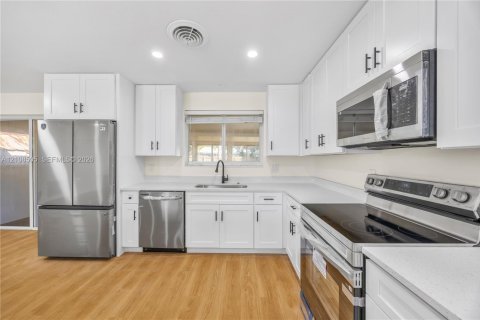 Villa ou maison à vendre à Boynton Beach, Floride: 5 chambres, 164.99 m2 № 2421565 - photo 2