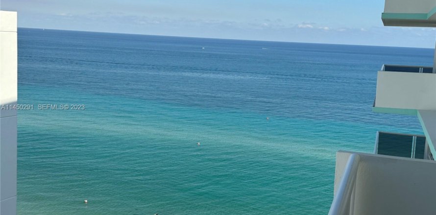 Condo à Hollywood, Floride, 1 chambre  № 2249167