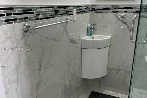 Copropriété à vendre à Hollywood, Floride: 1 chambre, 83.24 m2 № 2249167 - photo 12